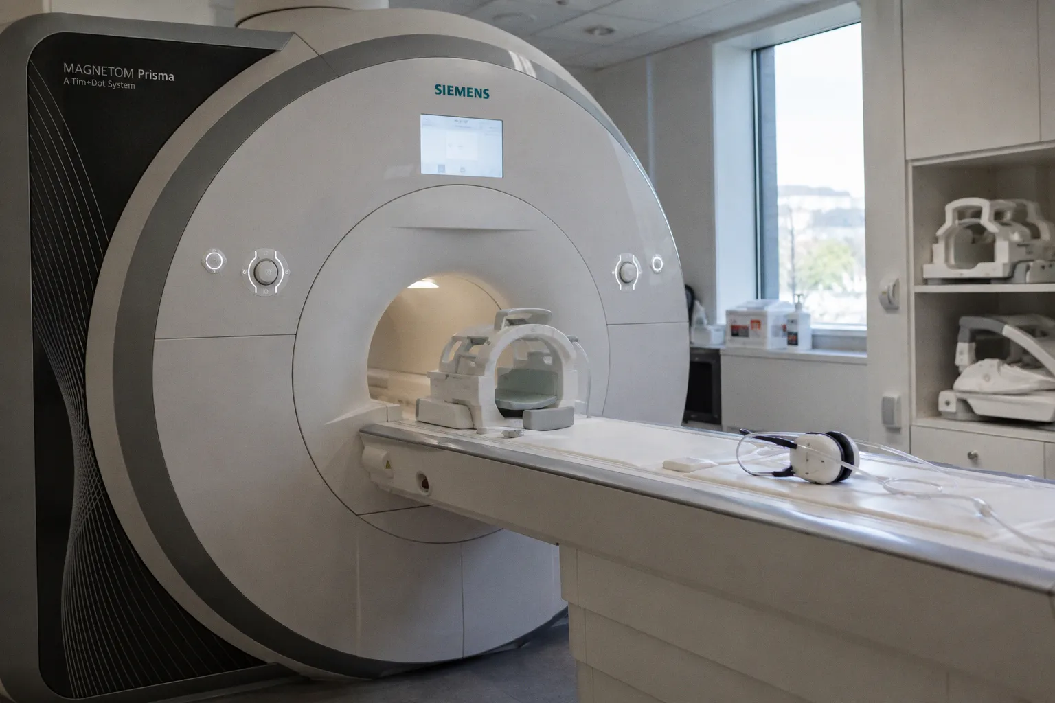 Brain Network Reorganization in Dysthyroid Optic Neuropathy: Insights from Resting-State fMRI